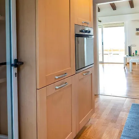 N269 - Numana, Singola Quadrilocale Con Giardino